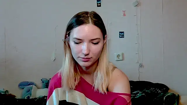  kikiclark   online show from 10/12/25, 08:35