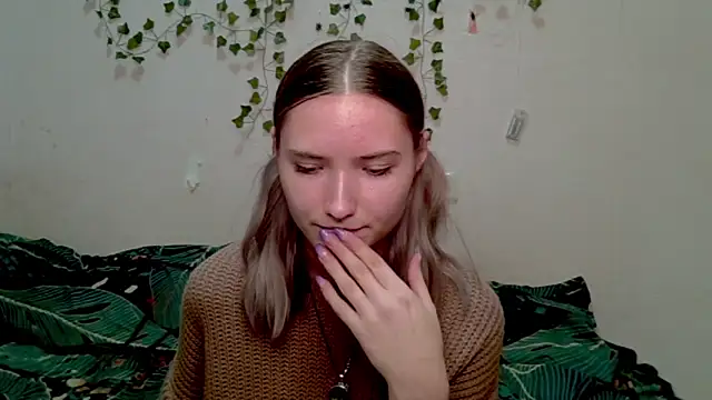  kikiclark   online show from 10/24/25, 08:49