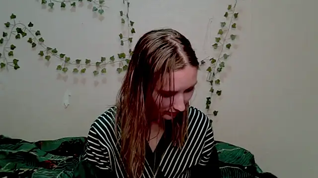  kikiclark   online show from 11/05/25, 06:19