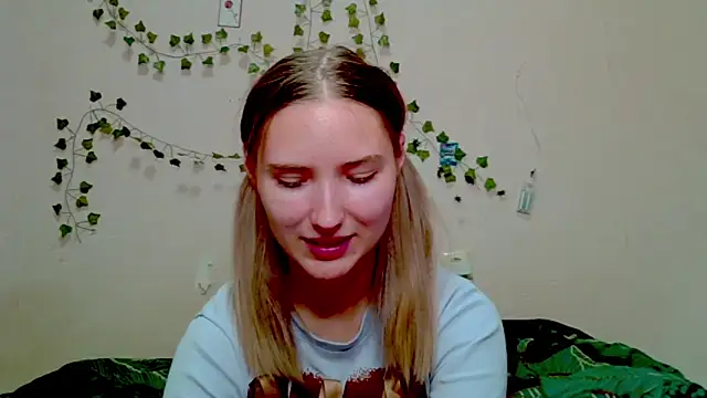  kikiclark   online show from 11/23/25, 08:52