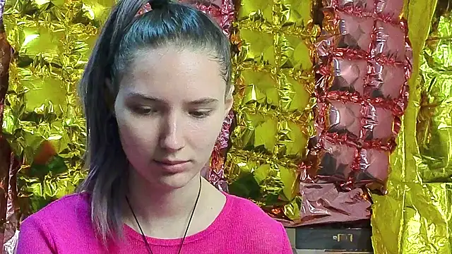  kikiclark   online show from 04/13/26, 05:29