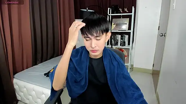 xxxhugecocktwinkxxx online show from 10/06/25, 04:37