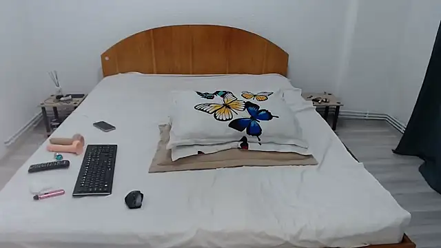 isha rosee online show from 04/17/26, 03:59