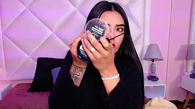 Miaa Smithh   online show from 11/11/25, 12:27