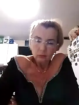 Snapshot of VasylynaLove421 chatting on 09/09/25, 05:45 VasylynaLove421 online show from 09/09/25, 05:45