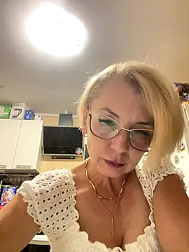 Snapshot of VasylynaLove421 chatting on 09/22/25, 06:54 VasylynaLove421 online show from 09/22/25, 06:54