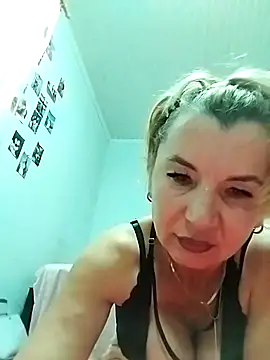 Snapshot of VasylynaLove421 chatting on 10/22/25, 09:14 VasylynaLove421 online show from 10/22/25, 09:14