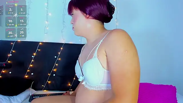 Danaa moore  online show from 04/01/26, 11:35