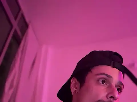 Snapshot of chrisalmeid_ chatting on 11/05/25, 03:28 chrisalmeid online show from 11/05/25, 03:28