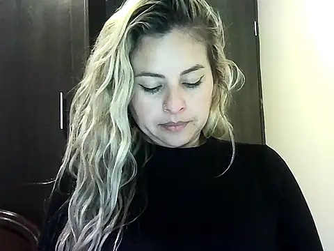 Valery  Rouse  online show from 11/22/25, 03:27