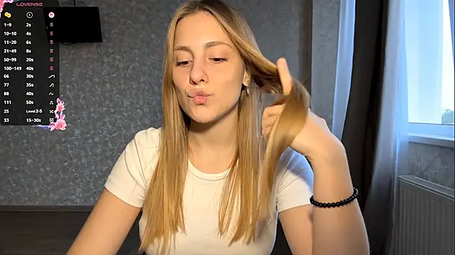 DreamyOlivia online show from 09/29/25, 01:38