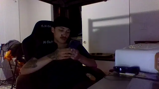 Snapshot of Jbenz420 chatting on 06/29/26, 02:18 Jbenz420 online show from 06/29/26, 02:18