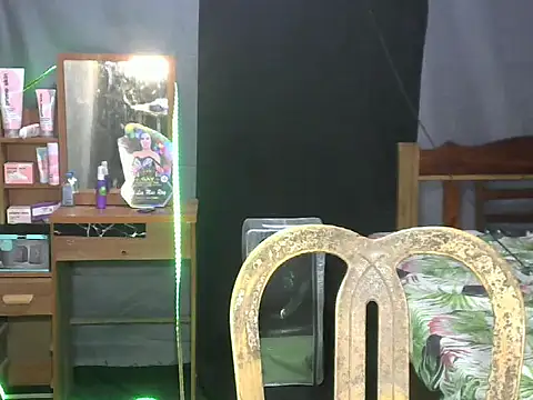 Snapshot of miss_ele chatting on 10/15/25, 11:49 miss ele online show from 10/15/25, 11:49