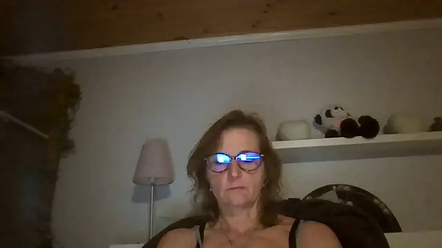 Snapshot of Valinella chatting on 10/02/25, 05:53 Valinella online show from 10/02/25, 05:53