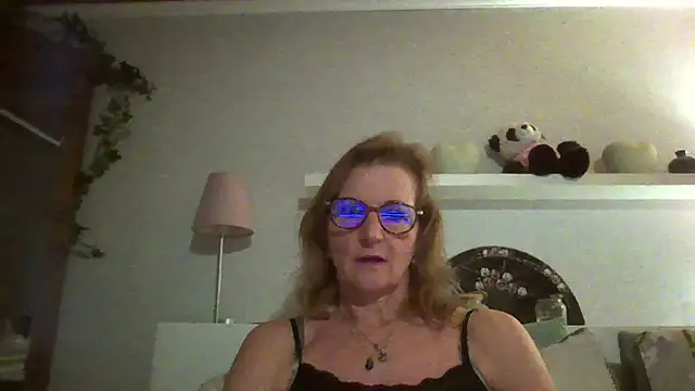 Snapshot of Valinella chatting on 12/03/25, 07:45 Valinella online show from 12/03/25, 07:45