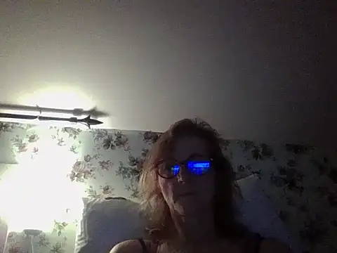 Snapshot of Valinella chatting on 12/14/25, 07:51 Valinella online show from 12/14/25, 07:51