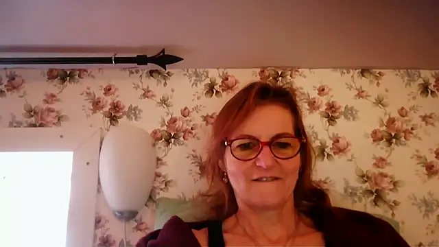 Snapshot of Valinella chatting on 02/14/26, 08:11 Valinella online show from 02/14/26, 08:11