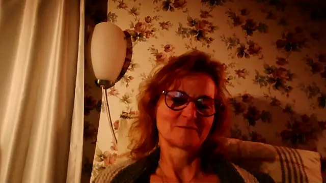 Snapshot of Valinella chatting on 02/21/26, 07:37 Valinella online show from 02/21/26, 07:37