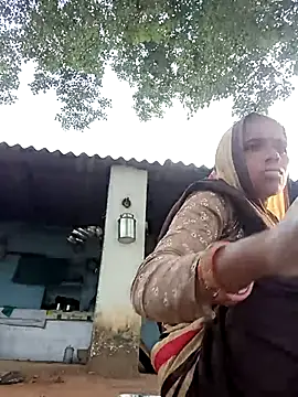 Snapshot of Hot-honi chatting on 10/01/25, 02:06 Hot-honi online show from 10/01/25, 02:06