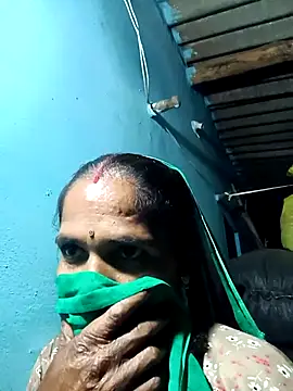 Snapshot of Hot-honi chatting on 11/01/25, 01:24 Hot-honi online show from 11/01/25, 01:24