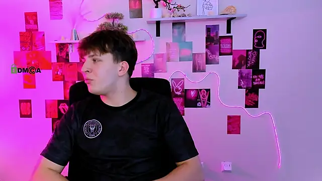 travis wolf  online show from 03/25/26, 09:48