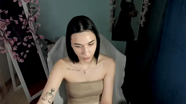 Snapshot of Bella_Night4 chatting on 12/23/25, 08:45 Bella Night4 online show from 12/23/25, 08:45