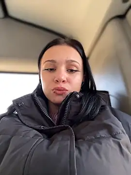 Snapshot of VendiMur chatting on 10/20/25, 02:56 VendiMur online show from 10/20/25, 02:56