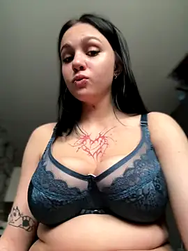 Snapshot of VendiMur chatting on 10/27/25, 02:15 VendiMur online show from 10/27/25, 02:15