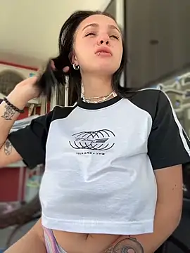 Snapshot of VendiMur chatting on 11/30/25, 02:04 VendiMur online show from 11/30/25, 02:04