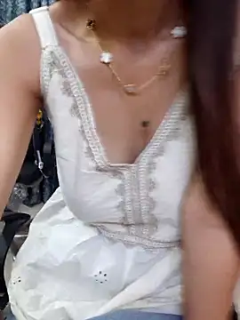 Snapshot of siya_rani67 chatting on 06/05/26, 03:18 siya rani67 online show from 06/05/26, 03:18