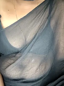 Snapshot of SindhuHappy chatting on 10/07/25, 03:31 SindhuHappy online show from 10/07/25, 03:31