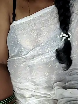 Snapshot of SindhuHappy chatting on 10/08/25, 03:53 SindhuHappy online show from 10/08/25, 03:53