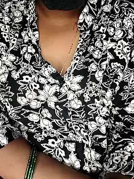 Snapshot of SindhuHappy chatting on 10/17/25, 03:47 SindhuHappy online show from 10/17/25, 03:47