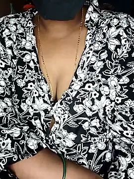 Snapshot of SindhuHappy chatting on 11/05/25, 03:23 SindhuHappy online show from 11/05/25, 03:23