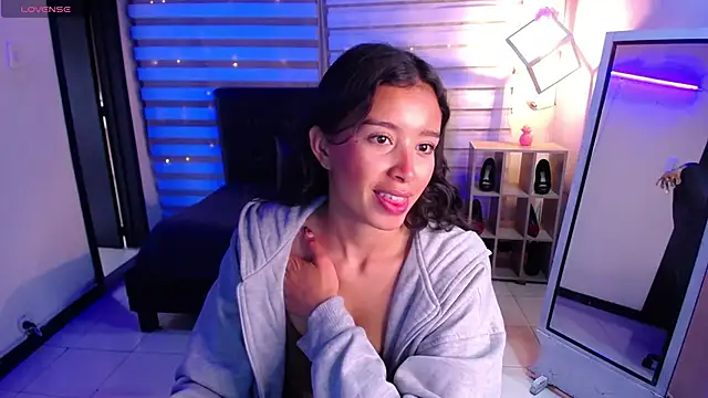 Snapshot of _Mia_Evans_1 chatting on 10/22/25, 07:57 Mia Evans 1 online show from 10/22/25, 07:57