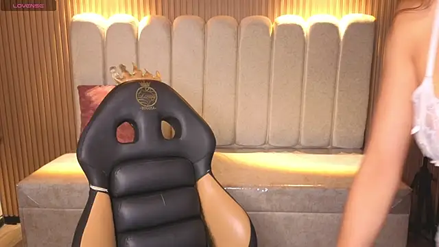 Snapshot of _Mia_Evans_1 chatting on 12/13/25, 08:14 Mia Evans 1 online show from 12/13/25, 08:14