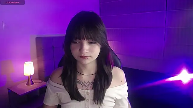 Snapshot of _Charlotte_Collins_ chatting on 12/18/25, 02:45 Charlotte Collins online show from 12/18/25, 02:45