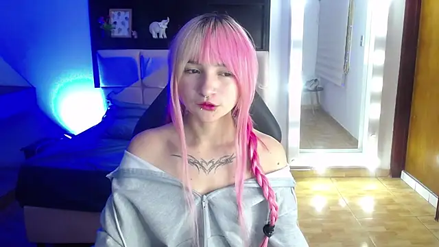  Charlotte Collins  online show from 06/17/26, 03:35