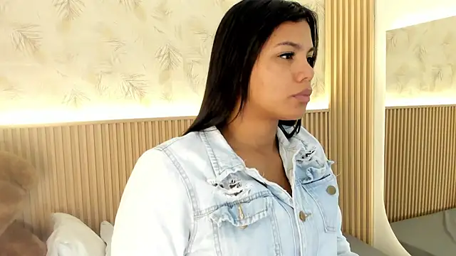 Snapshot of Liss-Reyes chatting on 07/17/26, 12:56 Liss-Reyes online show from 07/17/26, 12:56