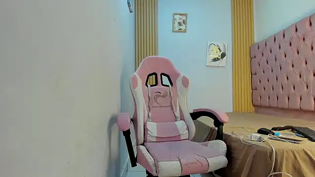 Jax Maliq online show from 11/04/25, 03:05