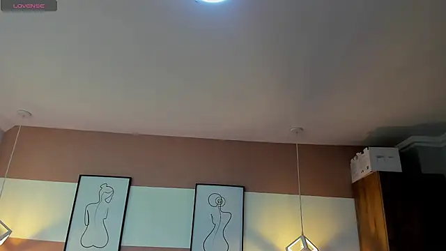 Mia Valentine  online show from 02/04/26, 08:14