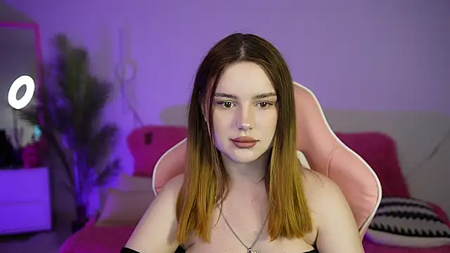 Snapshot of MilanaMoons chatting on 09/15/25, 12:38 MilanaMoons online show from 09/15/25, 12:38