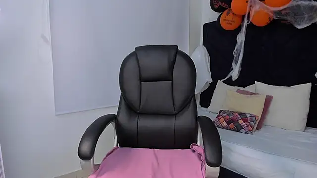 kate lua online show from 10/20/25, 12:27