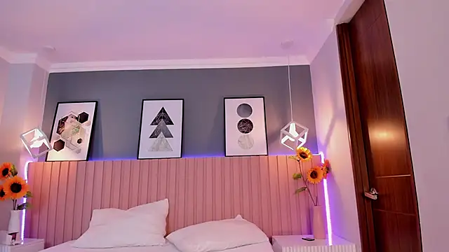 Nina Ford online show from 10/28/25, 03:21