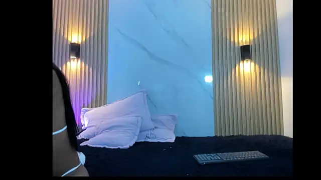 Valentinaliux  online show from 10/14/25, 09:26