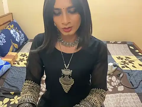 LuvLayla online show from 04/19/26, 08:44