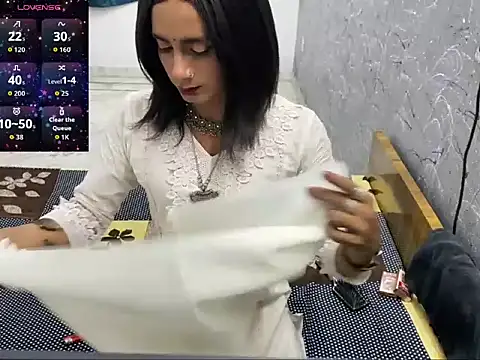 Snapshot of LuvLayla chatting on 06/24/26, 08:19 LuvLayla online show from 06/24/26, 08:19