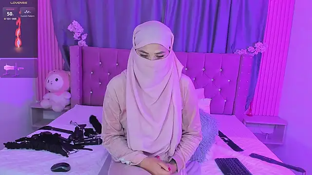 Nayla-Mouna online show from 04/23/26, 08:02