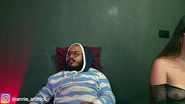  leda swan  online show from 11/05/25, 12:49