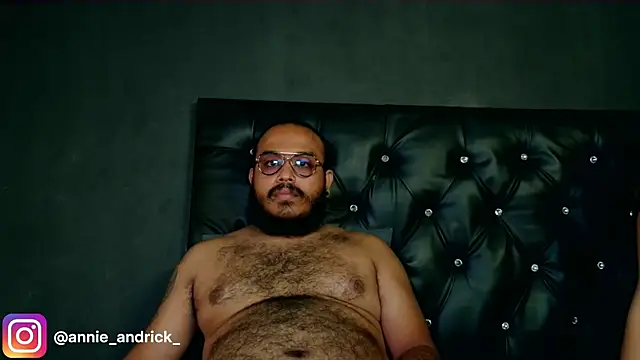  leda swan  online show from 12/14/25, 03:28